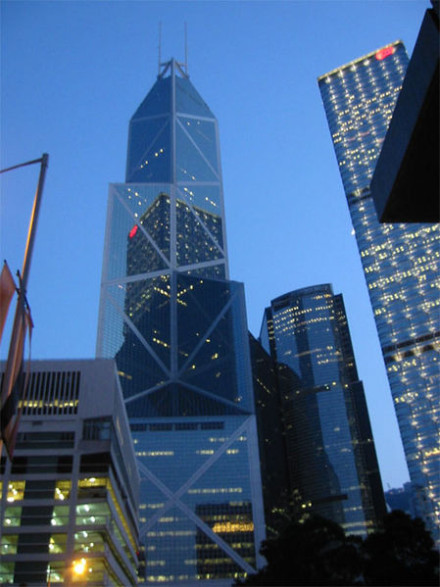 Bank of China v Hong Kongu - ostré hrany